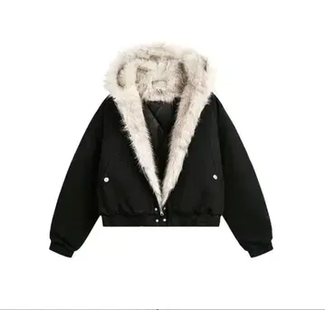 퍼 달린 후드의 크롭 블랙 자켓