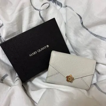 MARY QUANT 3단 폴더형 지갑 화이트
