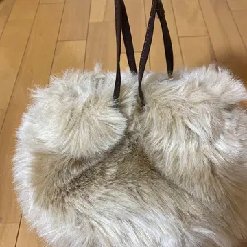 퍼 베이지 핸드백