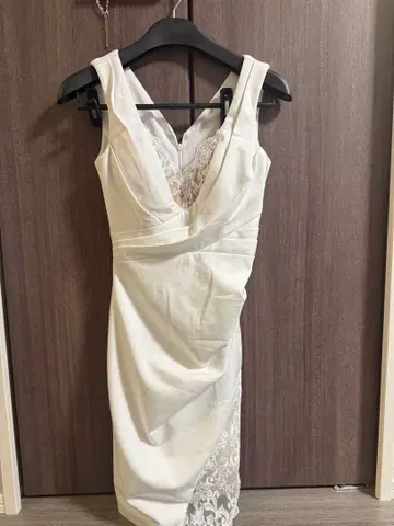 Jewels S 사이즈 화이트 드레스