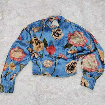 파란색 꽃무늬 크롭 셔츠 긴팔