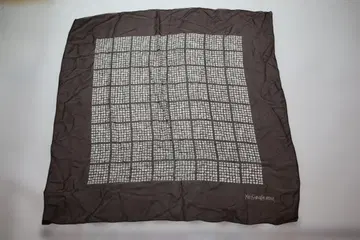 브라운 체크 무늬 실크 스카프