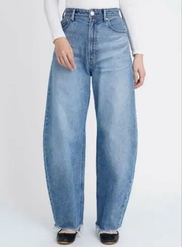 새상품급 야누크 커브 테이퍼드 로라 23