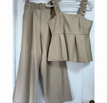 새상품급 페플럼 프릴 스트랩 셋업