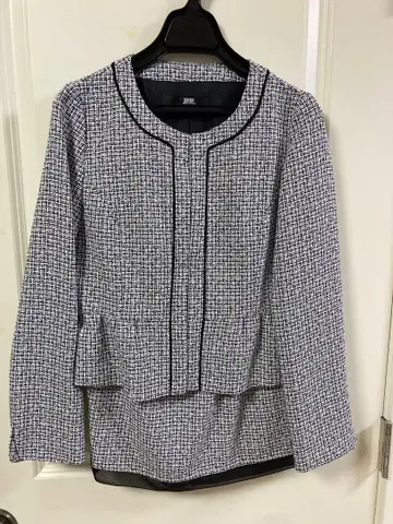 미사용 노카라 페플럼 자켓 화이트 블랙 트위드