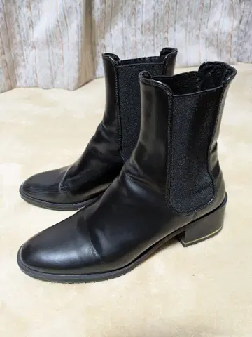 ZARA 메탈릭 블록힐 앵클부츠