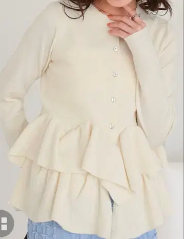 titivate 프릴 헴 니트 가디건 아이보리 M 사이즈