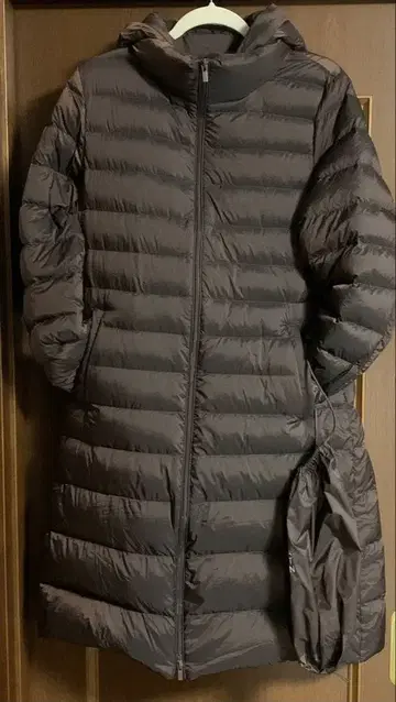 울트라 라이트 다운 롱 코트 L 다크 브라운 유니클로