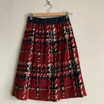 La TOTALITE 플레어 스커트 빨간색 블랙 크림 패턴