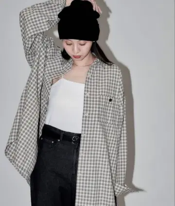 MARY QUANT x PUBLUX 로고 자수 빅 셔츠 베이지