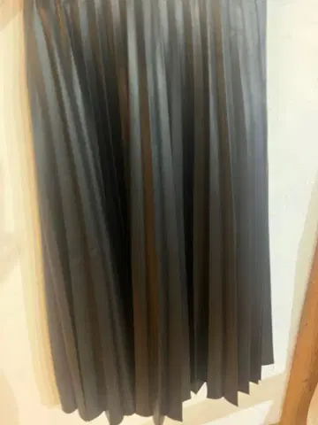 인조 가죽 플리츠 롱 스커트