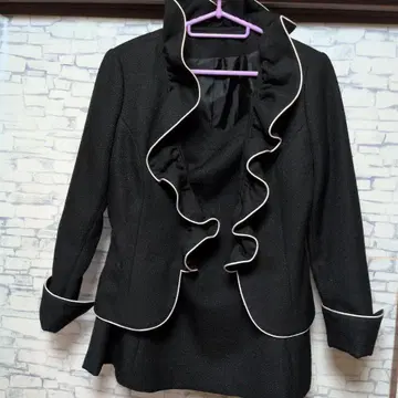 프릴 달린 블랙 자켓 셋업 라메 원단 예쁨