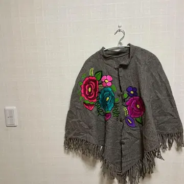 그레이 꽃무늬 자수 판초 케이프 코트