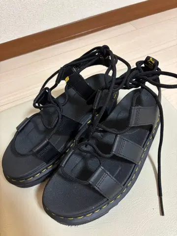 [미사용에 가까움] 닥터마틴 블랙 샌들 EU39
