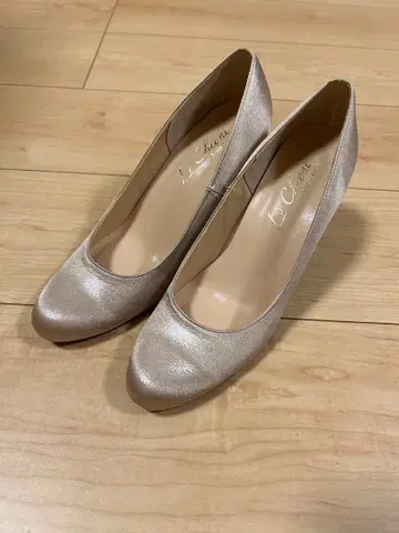 샴페인 베이지 펌프스 힐 7.5cm