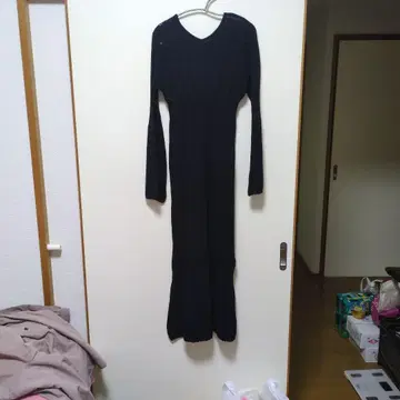 블랙 니트 롱 원피스 긴팔 V넥