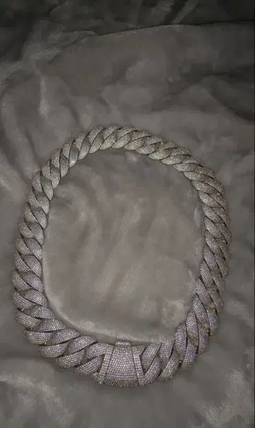 모이사나이트 22mm 쿠바 체인 50.8cm