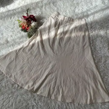 [ MK미쉘클랑 ] 베이지 플레어 스커트 허리 전체 밴딩(38) 여유로운