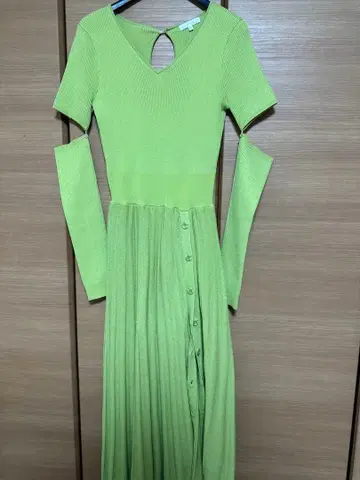 라임 그린 니트 원피스 V넥