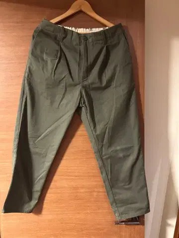 UNIVERSAL OVERALL 올리브 치노 팬츠