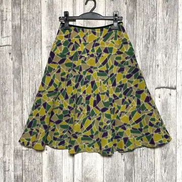 시빌라 sybilla [새상품급] 기하학 패턴 플레어 스커트 무릎 기장