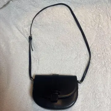 nano universe 하프문 숄더백 블랙