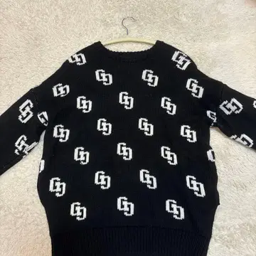 GYDA 로고 니트 스웨터 F 블랙/화이트