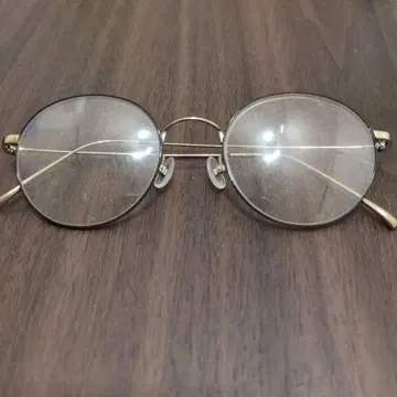 골드 메탈 프레임 라운드 렌즈 안경