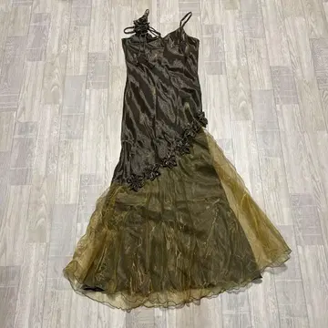 올리브 그린 플라워 장식 드레스