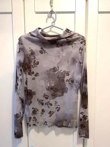 시어 소재 긴팔 상의