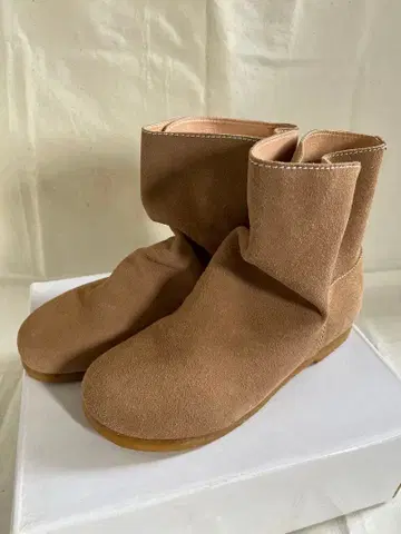 conges pages 베이지 스웨이드 숏부츠