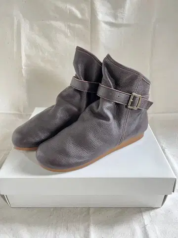 벨트 포함 부츠 다크 브라운