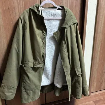 올리브 그린 보아 라이닝 모즈 코트 카키