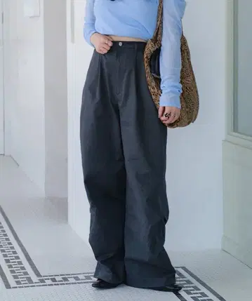 Kastane 슈퍼 하이 디자인 턱 팬츠 그레이