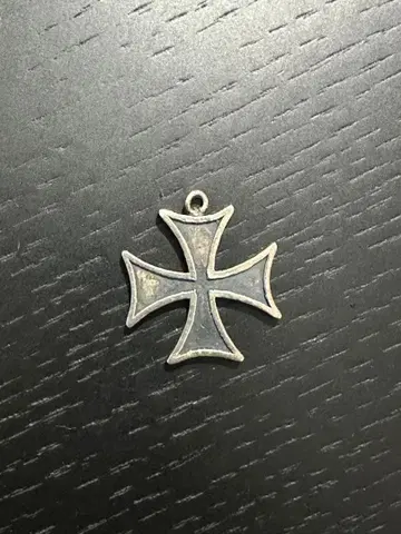 REDTAIL 레드테일 아이언 크로스 펜던트 탑