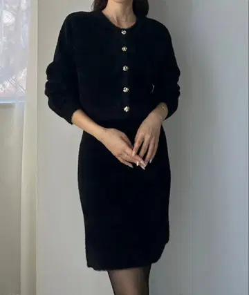 뉴앙스 버튼 크루넥 니트 가디건 + 미니 스커트 set (안감 없음)