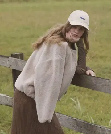 [미사용 새상품 택 포함] FREAK'S STORE 퍼 숏 자켓