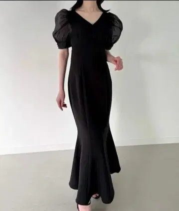 JUNOAH 퍼프 슬리브 블랙 롱 드레스 원피스