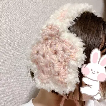 핑크와 화이트 퍼 귀도리