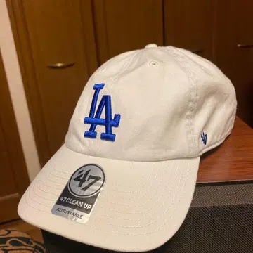 47 LA 로고 화이트 캡 어저스터블