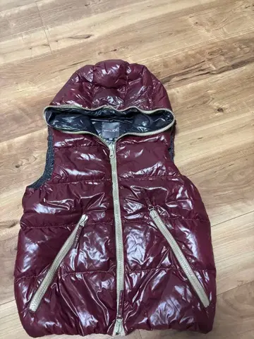 DUVETICA 버건디 다운 베스트