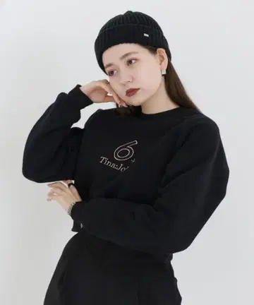 [ 새상품급 ] tinajojun 로고 자수 크롭 맨투맨