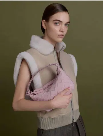 이벳 스웨이드 우븐 숄더백 코튼 캔디 핑크