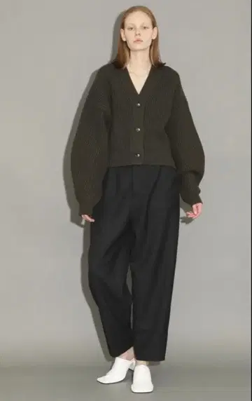 SACRA 베이직 팬츠 블랙