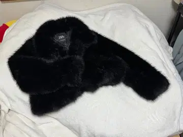 ZARA 블랙 퍼 자켓