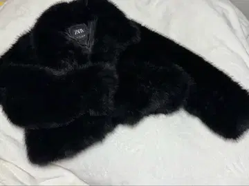 ZARA 블랙 퍼 자켓