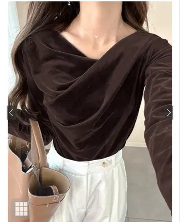 다크 브라운 벨벳풍 긴팔 상의