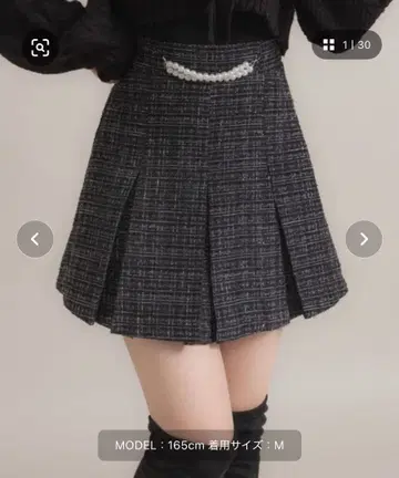 [택 포함 미사용 새상품] 펄 체인 트위드 플리츠 스커트