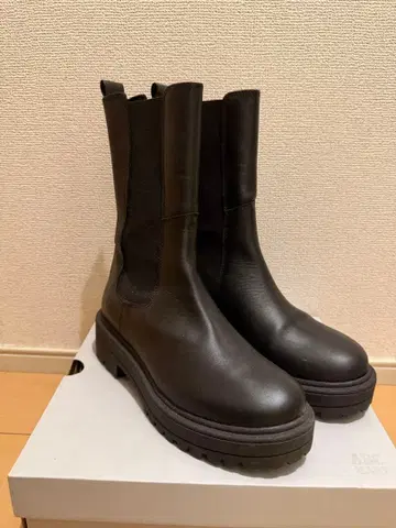 블랙 가죽 사이드 고어 부츠 통굽