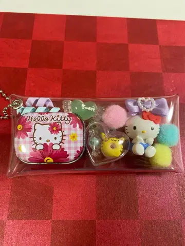 헬로키티 플라워 무늬 키링